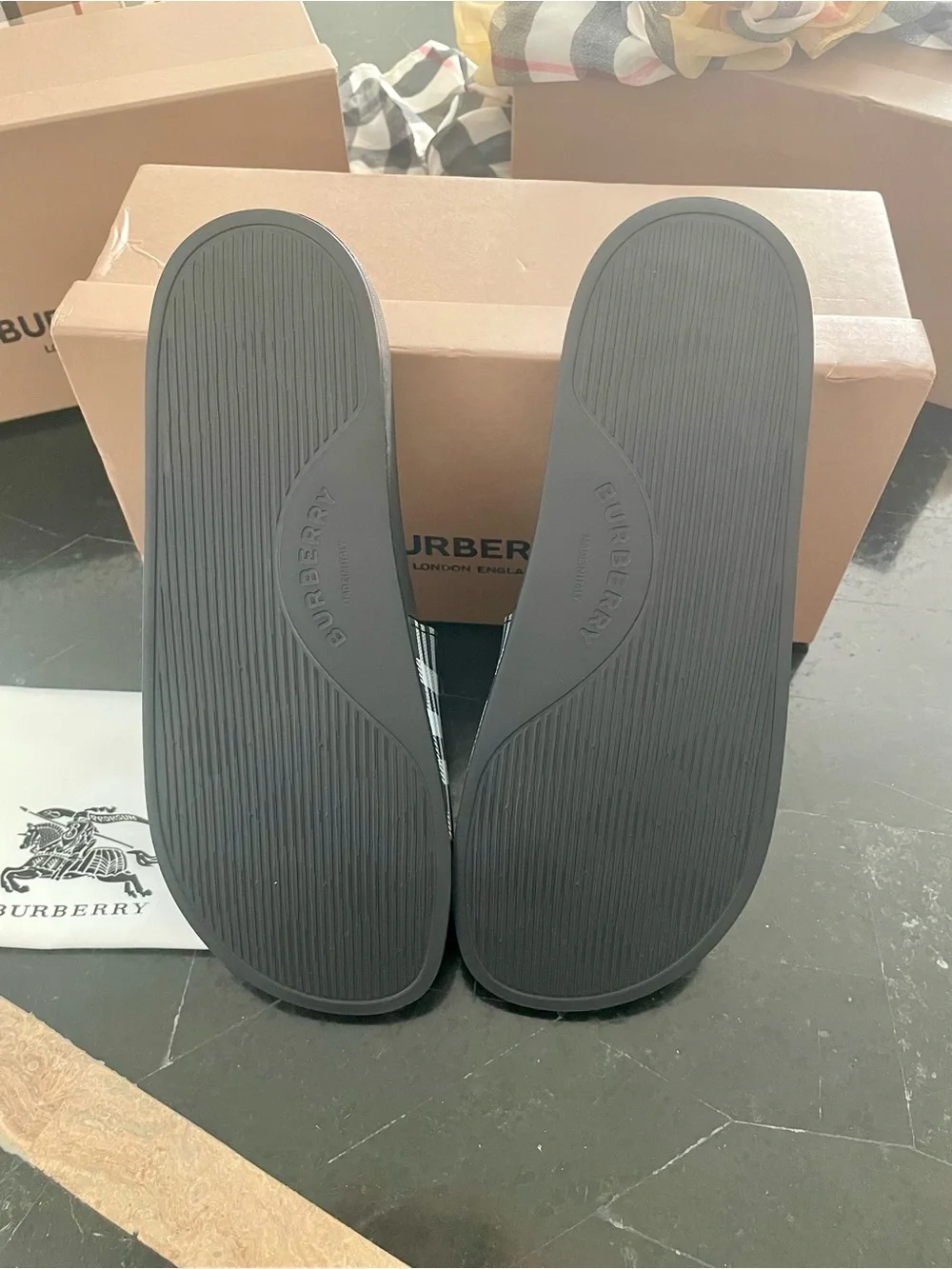Men’s size 10 Check Slide Sandals
